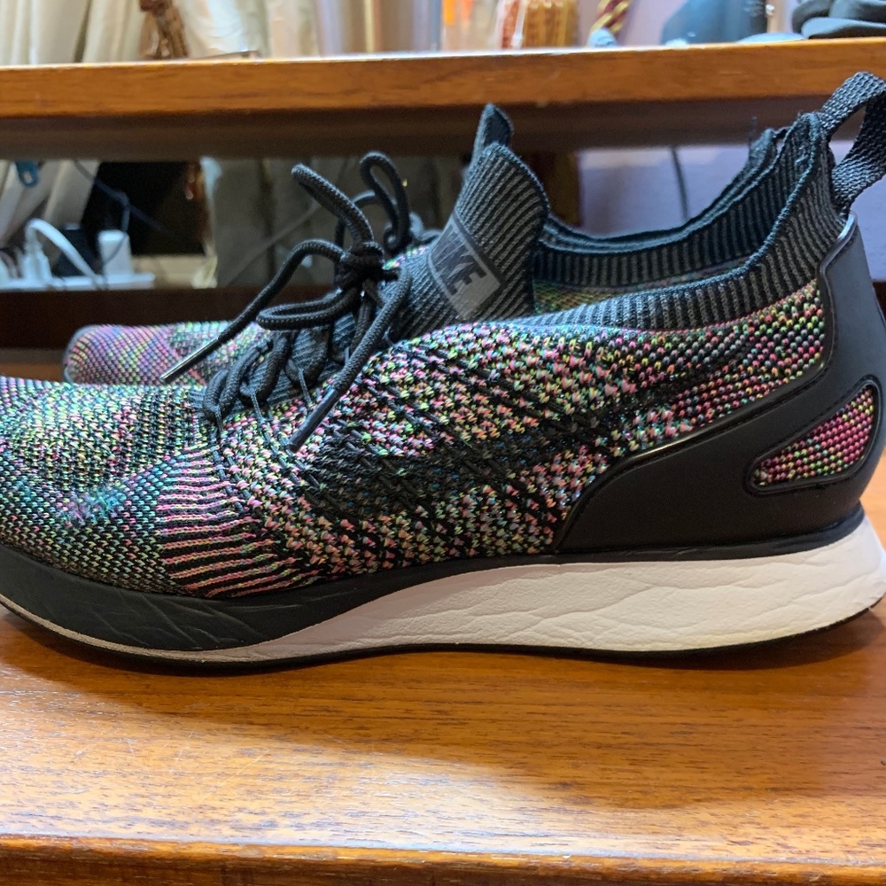 Nike Men's Air Zoom Mariah Flyknit Racer size 9.5
